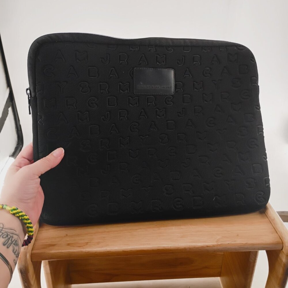Marc by Marc Jacobs standard supply Logo‎ neoprene fleece lined laptop cover